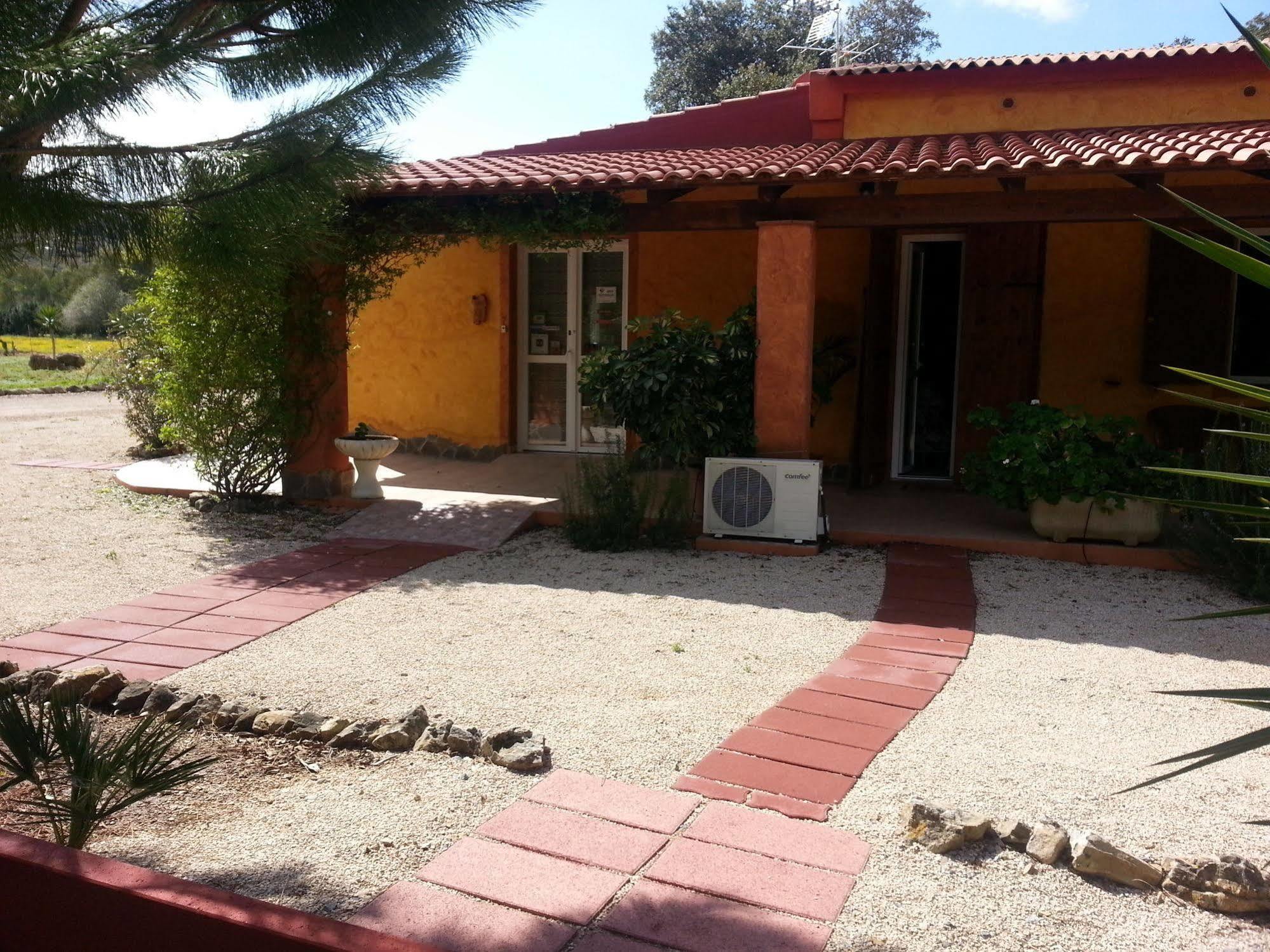 Agriturismo La Barca In Secca Olmedo Luaran gambar